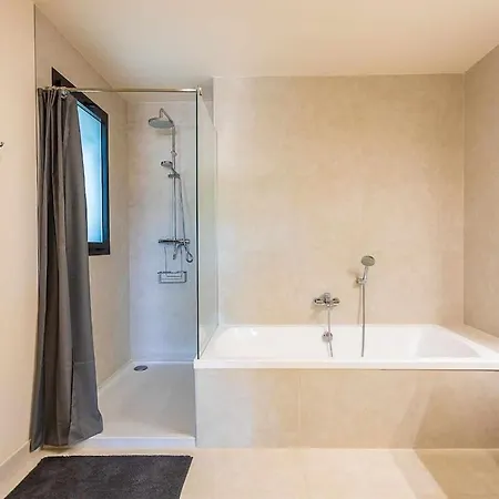 Modern 3 Bedroom Apartment, Close To Apartment La Cala De Mijas