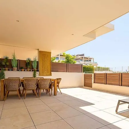 Modern 3 Bedroom Apartment, Close To *