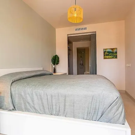 Modern 3 Bedroom Apartment, Close To *