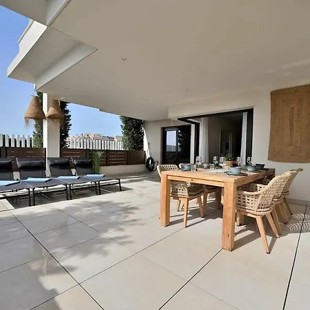 Modern 3 Bedroom Apartment, Close To Apartment *