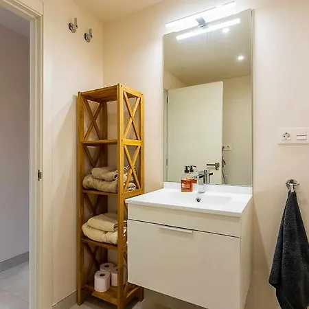 Modern 3 Bedroom Apartment, Close To Apartment