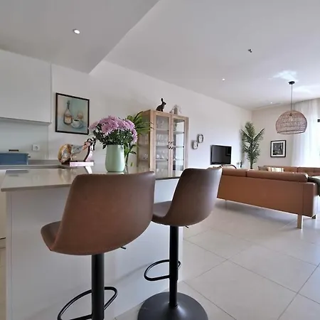 아파트 Modern 3 Bedroom Apartment, Close To *