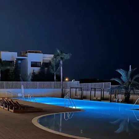 Modern 3 Bedroom Apartment, Close To 아파트 라칼라데미야스