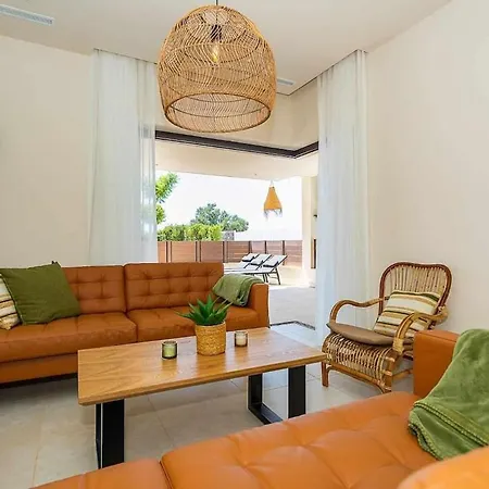 Modern 3 Bedroom Apartment, Close To * La Cala De Mijas